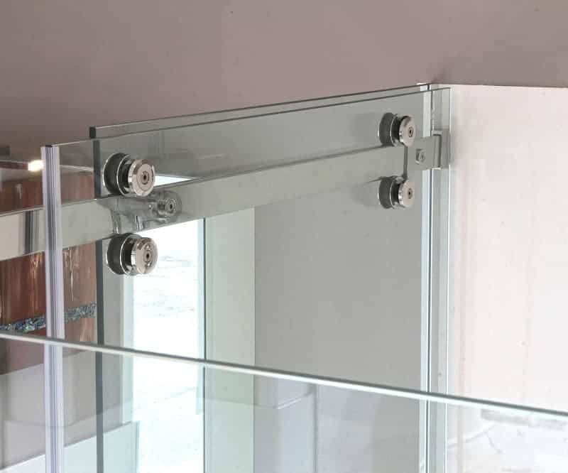 Bath sliding door and glass return Bath sliding door